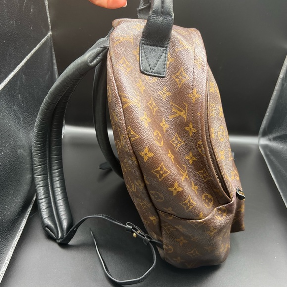 Beautiful Louis Vuitton Monogram Palm Springs MM Backpack - Picture 7 of 12